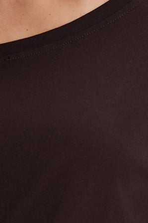 Kadın Slim Fit Dar Kesim %100 Pamuk Kayık Yaka Kısa Kollu Kahverengi Tişört