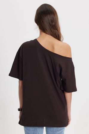 Kadın Slim Fit Dar Kesim %100 Pamuk Kayık Yaka Kısa Kollu Kahverengi Tişört
