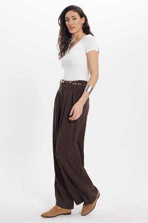 Kadın Slim Fit Dar Kesim Pamuklu V Yaka Kısa Kollu Ekru Bluz