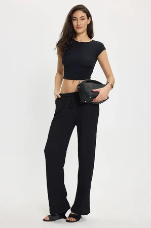 Kadın Slim Fit Dar Kesim Bisiklet Yaka Kolsuz Dokulu Siyah Bürümcük Bluz