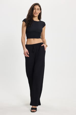Kadın Slim Fit Dar Kesim Bisiklet Yaka Kolsuz Dokulu Siyah Bürümcük Bluz