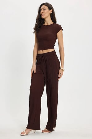 Kadın Slim Fit Dar Kesim Bisiklet Yaka Kolsuz Dokulu Kahverengi Bürümcük Bluz