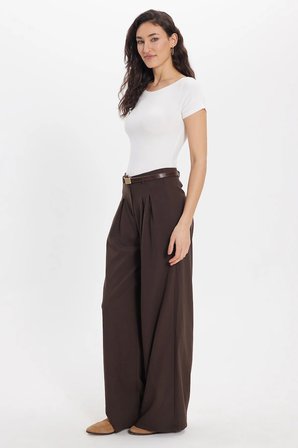Kadın Slim Fit Dar Kesim Pamuklu Yumuşak Dokulu Kısa Kollu Kayık Yaka Beyaz Tişört