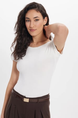 Kadın Slim Fit Dar Kesim Pamuklu Yumuşak Dokulu Kısa Kollu Kayık Yaka Beyaz Tişört