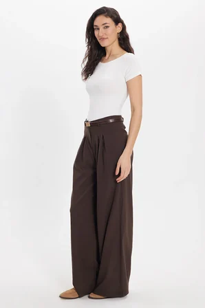 Kadın Slim Fit Dar Kesim Pamuklu Yumuşak Dokulu Kısa Kollu Kayık Yaka Beyaz Tişört
