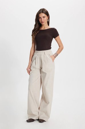 Kadın Slim Fit Dar Kesim Pamuklu Kayık Yaka Kısa Kollu Kahverengi Tişört
