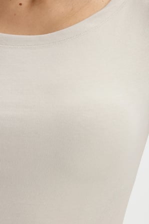 Kadın Slim Fit Dar Kesim Pamuklu Yumuşak Dokulu Kısa Kollu Kayık Yaka Bej Tişört