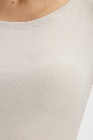 Kadın Slim Fit Dar Kesim Pamuklu Yumuşak Dokulu Kısa Kollu Kayık Yaka Bej Tişört