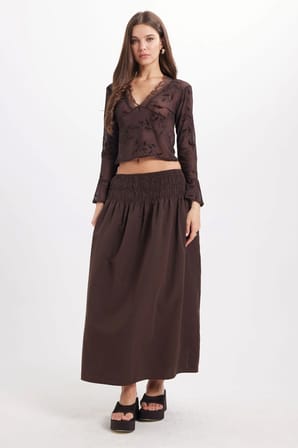 Kadın Slim Fit Dar Kesim V Yaka Uzun Kollu Dantel Detaylı Kahverengi Bluz