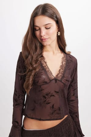 Kadın Slim Fit Dar Kesim V Yaka Uzun Kollu Dantel Detaylı Kahverengi Bluz