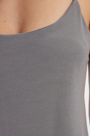 Kadın Regular Fit Klasik Kesim Askılı Yaka Yırtmaç Detaylı Gri Elbise