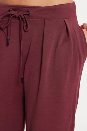 Kadın Regular Fit Klasik Kesim Beli Bağcıklı Pileli Çift Cepli Bordo Pantolon