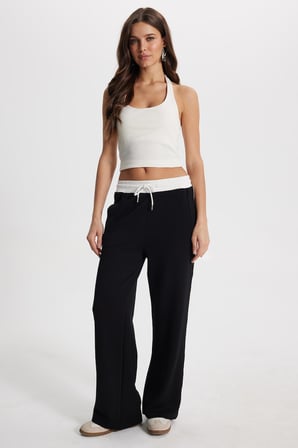 Kadın Relax Fit Rahat Kesim Beli Bağcıklı Lastikli Şerit Detaylı Çift Cepli Siyah Pantolon
