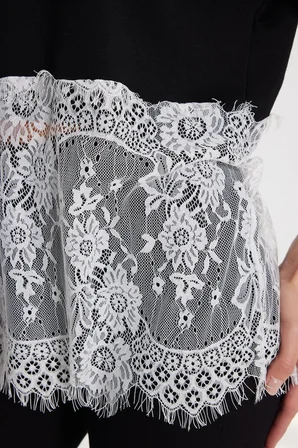 Kadın Oversize Geniş Kesim Dantel Detaylı Bisiklet Yaka Siyah Tişört
