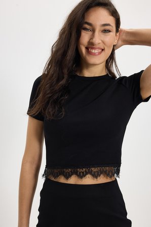 Kadın Slim Fit Dar Kesim Pamuklu Bisiklet Yaka Dantel Detaylı Siyah Etek Tişört Takım