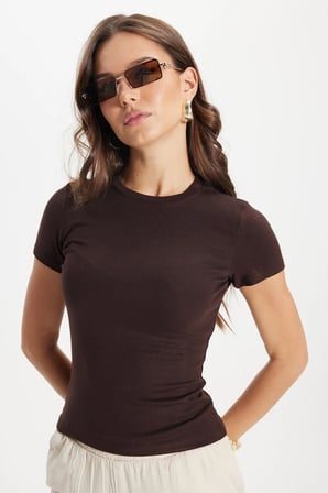 Kadın Slim Fit Dar Kesim Pamuklu Kısa Kollu Bisiklet Yaka Kahverengi Tişört