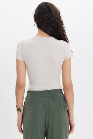 Kadın Slim Fit Dar Kesim Pamuklu Kısa Kollu Bisiklet Yaka Bej Tişört