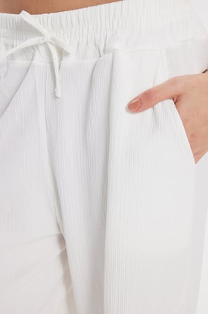 Kadın Regular Fit Klasik Kesim Pamuklu Beli Bağcıklı Desenli Çift Cepli Beyaz Pantolon