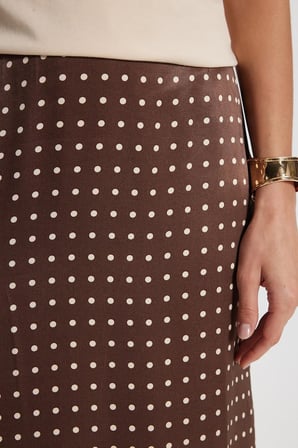 Kadın Slim Fit Dar Kesim Yüksek Bel Midi Boy Viskon Puantiyeli Kahverengi Etek