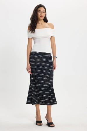 Kadın Slim Fit Dar Kesim Pamuklu Kayık Yaka Kısa Kollu Likralı Beyaz Bluz