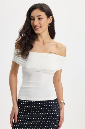 Kadın Slim Fit Dar Kesim Pamuklu Kayık Yaka Kısa Kollu Likralı Beyaz Bluz
