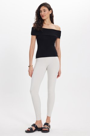Kadın Slim Fit Dar Kesim Pamuklu Kayık Yaka Kısa Kollu Likralı Siyah Bluz