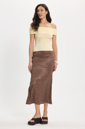 Kadın Slim Fit Dar Kesim Pamuklu Kayık Yaka Kısa Kollu Likralı Sarı Bluz