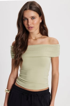 Kadın Slim Fit Dar Kesim Pamuklu Kayık Yaka Kısa Kollu Likralı Yeşil Bluz