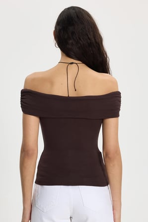 Kadın Slim Fit Dar Kesim Pamuklu Kayık Yaka Kısa Kollu Likralı Kahverengi Bluz