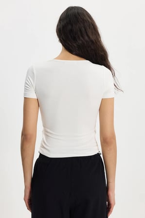 Kadın Slim Fit Dar Kesim Pamuklu Kare Yaka Kısa Kollu Beyaz Tişört