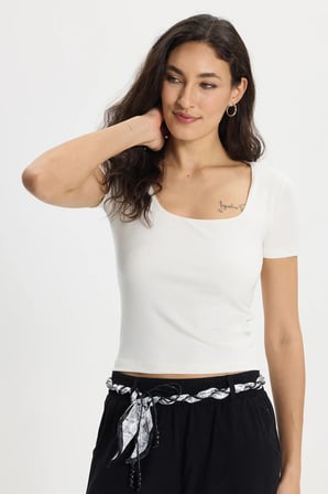 Kadın Slim Fit Dar Kesim Pamuklu Kare Yaka Kısa Kollu Beyaz Tişört