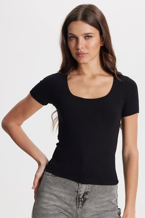 Kadın Slim Fit Dar Kesim Pamuklu Kare Yaka Kısa Kollu Siyah Tişört