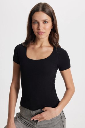 Kadın Slim Fit Dar Kesim Pamuklu Kare Yaka Kısa Kollu Siyah Tişört