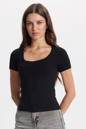 Kadın Slim Fit Dar Kesim Pamuklu Kare Yaka Kısa Kollu Siyah Tişört