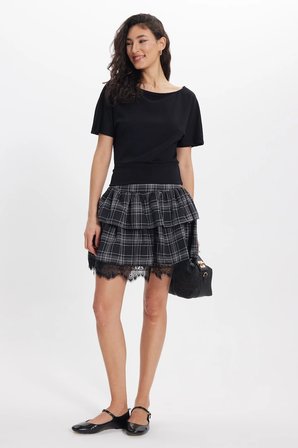 Kadın Slim Fit Dar Kesim Kısa Kollu Kayık Yaka Siyah Tişört