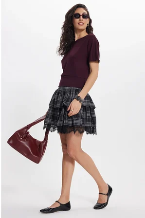 Kadın Slim Fit Dar Kesim Kısa Kollu Kayık Yaka Mürdüm Tişört