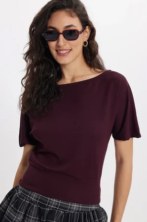 Kadın Slim Fit Dar Kesim Kısa Kollu Kayık Yaka Mürdüm Tişört