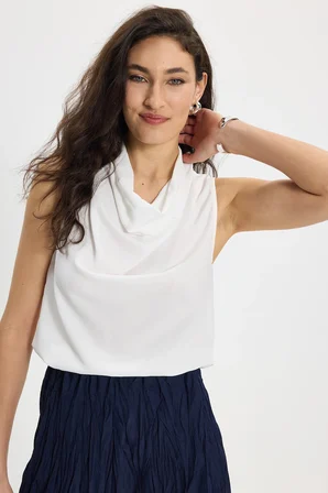 Kadın Slim Fit Dar Kesim Degaje Yaka Kolsuz Ekru Kruvaze Bluz