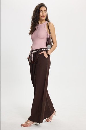 Kadın Slim Fit Dar Kesim Bisiklet Yaka Fitilli Görünümlü Askılı Likralı Pudra Rengi Bluz Atlet