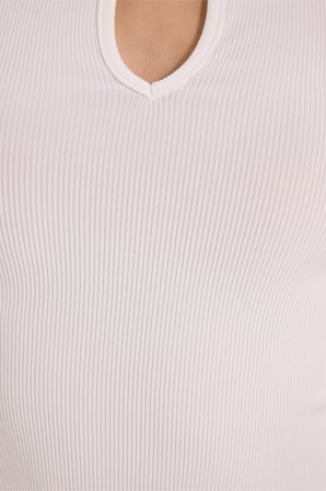 Kadın Slim Fit Dar Kesim %100 Pamuk Kısa Kollu Bisiklet Yaka Beyaz Crop