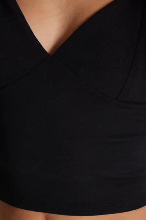 Kadın Slim Fit Dar Kesim V Yaka Askılı Siyah Bluz