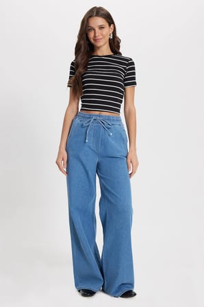 Kadın Slim Fit Dar Kesim Pamuklu  Yumuşak Dokulu Kısa Kollu Bisiklet Yaka Siyah Tişört