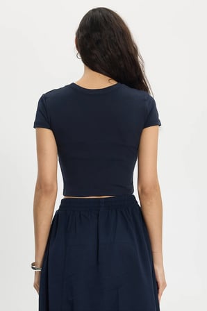 Kadın Slim Fit Dar Kesim %100 Pamuk Bisiklet Yaka Kısa Kollu Baskılı Lacivert Crop Tişört