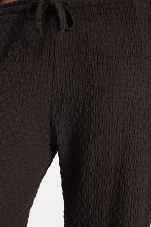 Kadın Relax Fit Rahat Kesim Beli Bağcıklı Lastikli Dokulu Çift Cepli Kahverengi Pantolon