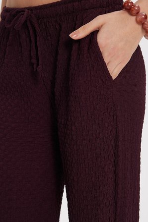 Kadın Relax Fit Rahat Kesim Beli Bağcıklı Lastikli Dokulu Çift Cepli Mürdüm Pantolon