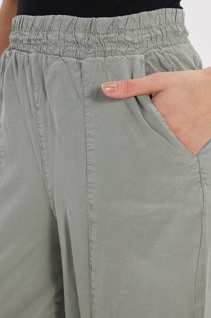Kadın Relax Fit Rahat Kesim Beli Lastikli Yumuşak Dokulu Çift Cepli Haki Pantolon
