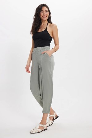 Kadın Relax Fit Rahat Kesim Beli Lastikli Yumuşak Dokulu Çift Cepli Haki Pantolon