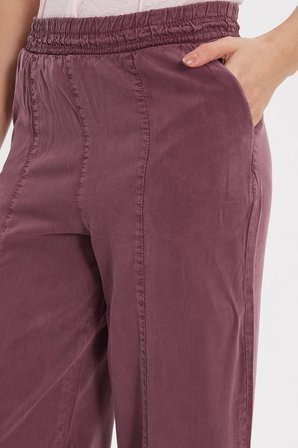 Kadın Relax Fit Rahat Kesim Beli Lastikli Yumuşak Dokulu Çift Cepli Mürdüm Pantolon