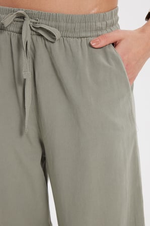 Kadın Relax Fit Rahat Kesim %100 Pamuk Beli Bağcıklı Lastikli Çift Cepli Haki Pantolon