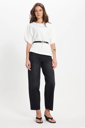 Kadın Slim Fit Dar Kesim Kol Detaylı İnce Kemerli Fermuarlı Beyaz Bluz